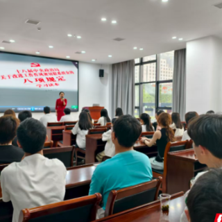 汝城县泉水镇2025级大学生参加“扣好人生第一粒扣子”思政课教育活动