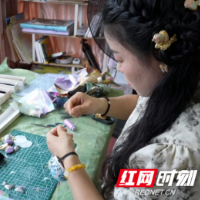 临武县美术老师巧手“复活”千年宋锦 