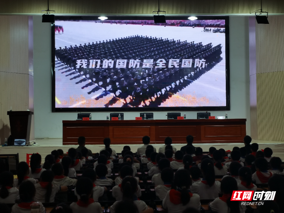 安仁县:全民国防教育进校园 激发青少年爱国强军志