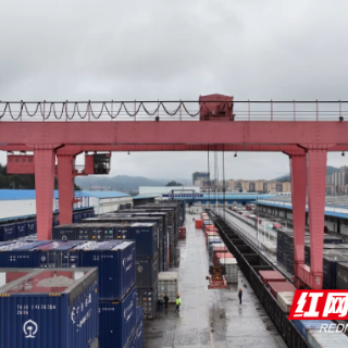 郴州陆港新春连发湘粤非专列 光伏玻璃出海跑出“加速度”