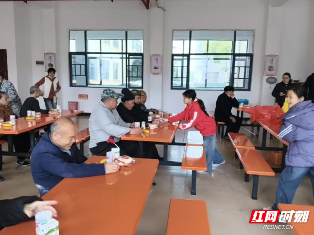 苏仙区五里牌镇开展送温暖志愿服务活动