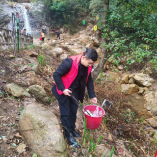 安仁县牌楼乡：党群携手净景区 擦亮乡村“金名片”