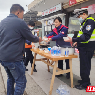 中国石化郴州石油：元宵送温暖 情暖归途路