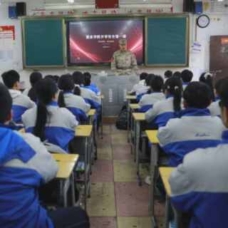 桂阳县人武部民兵进校园 为学子上好“开学第一课”