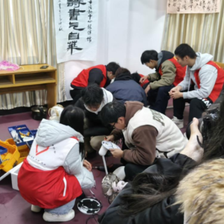 湘南学院社区：学雷锋志愿服务进社区 义诊义修暖心便民