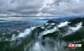 组图 丨 云涌山峦间 城东美成仙