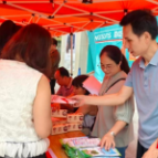 永兴人社:招聘会筑起禁毒防线 “就业+普法”护航青年求职路