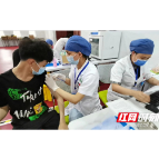长沙高新区把疫苗临时接种点率先“搬进”大学校园