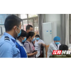 【为民办实事】交警及时救助病重群众，为城市创建增光添色