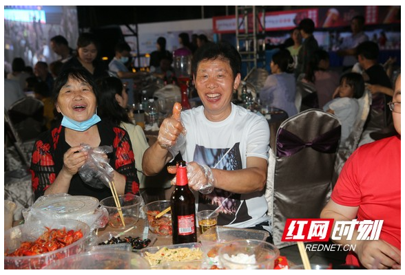 宁乡高新区：万斤龙虾请产业工人免费吃