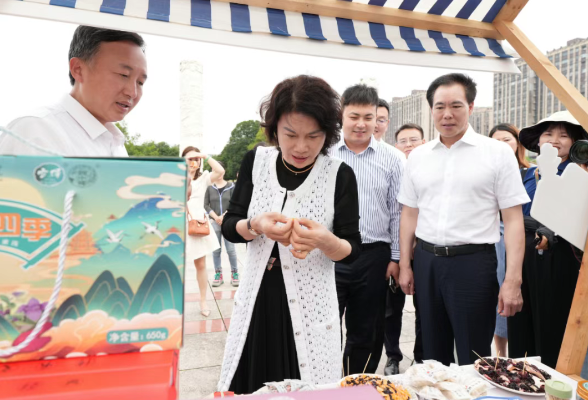 “格力就是宁乡的企业，共同努力！”董明珠沉浸式打卡宁乡