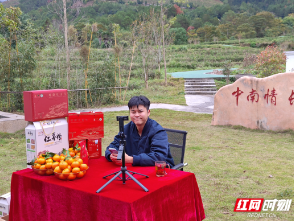 “湘超冠军”队长的乡村“幸福年”}