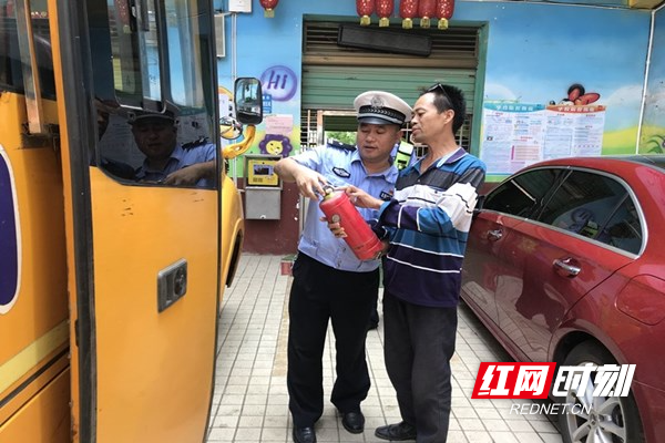 桂阳交警：百日攻坚抓整改 严查校车护安全