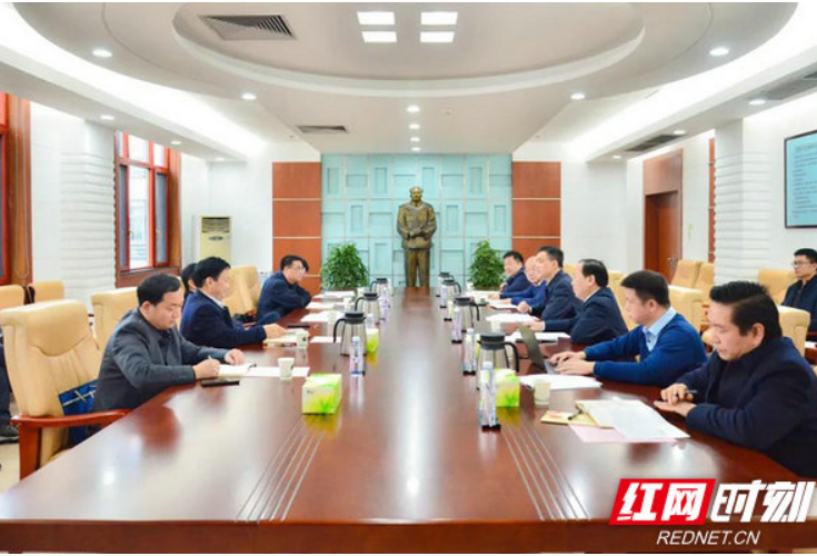 省人大常委会副主任、湘西州委书记叶红专一行来厅衔接会商自然资源工作