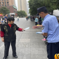洋湖街道：交安宣传进小区 安全知识记心中