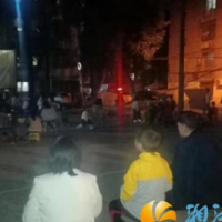 荣龙社区举办露天电影放映活动