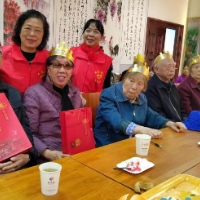 党校社区举办“齐心共祝 耄耋安康” 高龄长者生日会