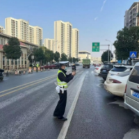 洋湖街道公共安全办联合交警持续开展纠违行动