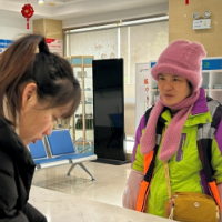 暖！环卫工人拾金不昧，麓景社区接力物归原主