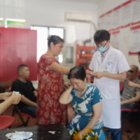 望麓社区开展“冬病夏治保健康 免费医疗进社区”主题活动