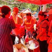夏日炎炎送清凉！麓谷街道持续开展关爱环卫工公益行动