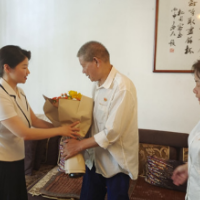 金星新村社区：走访慰问老党员 颁发“在党50周年”纪念章