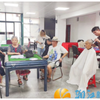 谭家冲社区举办“社区关爱 与你同在”爱心义剪活动