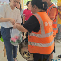 箭弓山社区：情系户外劳动者 夏日消暑送清凉