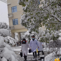 冰雪寒风，医疗服务“不断档”：含浦街道社区卫生服务中心家医团队为敬老院老人上门巡诊