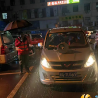 雷锋街道：大雪夜坚守，只为平安出行