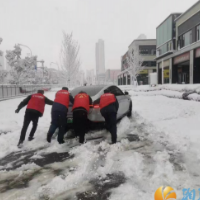 除冰铲雪，凌云社区在行动