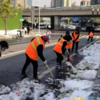铲雪除冰，“环卫橙”在行动
