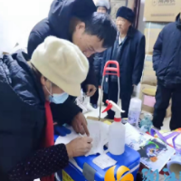 望岳街道“雷锋超市”为基层百姓传递温暖