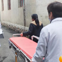 82岁老人摔倒动弹不得，家庭医生及时上门救治