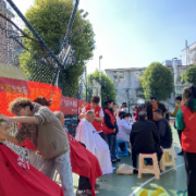 望城坡街道湘仪社区：义诊义剪进社区，便民服务零距离
