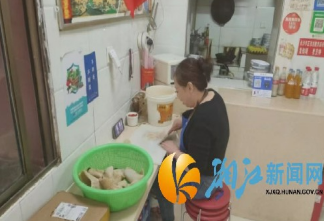 七年如一日，粉店义务帮忙诠释邻里大爱