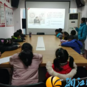 银盆岭分馆开展“麓风公益大课堂”：共读绘本悟坚守，手制台灯创科光