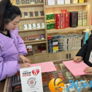 银鸿社区：上门走访，共筑安全防线