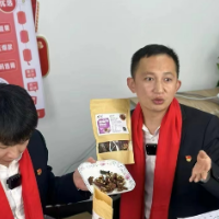 白箬铺镇大塘村：村社书记变身“主播”，直播带货也“疯狂”