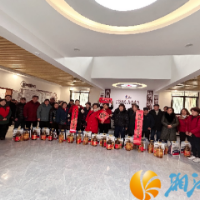 新民路社区：春节慰问困难退休职工，共筑安全和谐社区