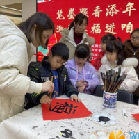 麓枫社区：笔墨凝香添年味 迎春接福进咱家