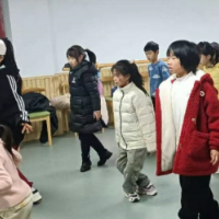和馨园社区：公益课堂有趣有乐，丰富青少年假期生活