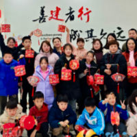 梅溪湖街道阳明山庄社区“龙龙” 闹元宵 巧手做灯笼