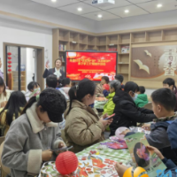 梅溪湖街道金滩社区开展“欣欣向龙，共启新岁”手工灯笼制作活动