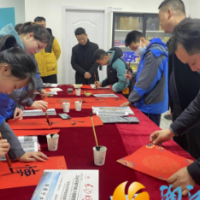梅溪湖街道桃岭社区开展“泼墨写春联 新春送祝福”活动