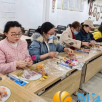 梅溪湖街道梅园社区开展“潇湘巾帼心向党 团结奋进新征程”三八妇女节活动