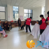 “雷锋”义剪暖人心