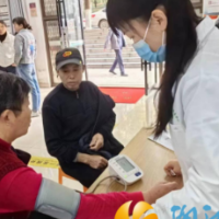 梅园社区组织“免费体检进社区，老年健康体检”活动
