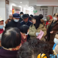 梅溪湖街道骑龙社区“健康体检送到家，政务服务零距离”湘易办推广