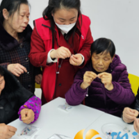梅溪湖街道润龙社区：巧手庆三八 巾帼展风采